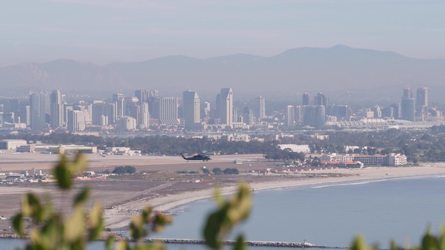 San diego city skyline paysage urbain du centre-ville de californie hélicoptère point loma