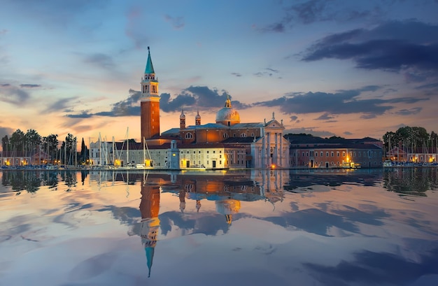 San Giorgio Maggiore, l'un des monuments vénitiens au lever du soleil