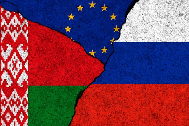 Sanctions contre la Russie et la Biélorussie Conflit en Ukraine fond de concept avec photo de drapeaux