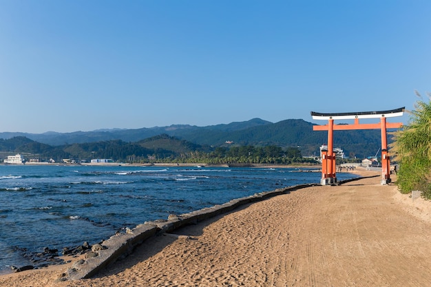 Photo sanctuaire d'aoshima avec ciel bleu