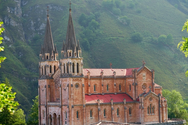 Sanctuaire catholique de Covadonga, basilique des Asturies