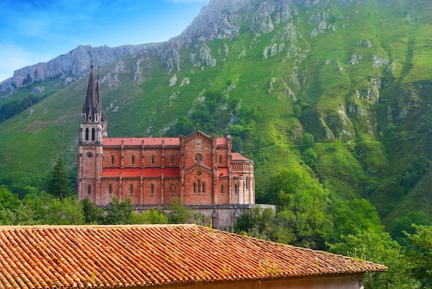 Sanctuaire catholique de Covadonga, basilique des Asturies