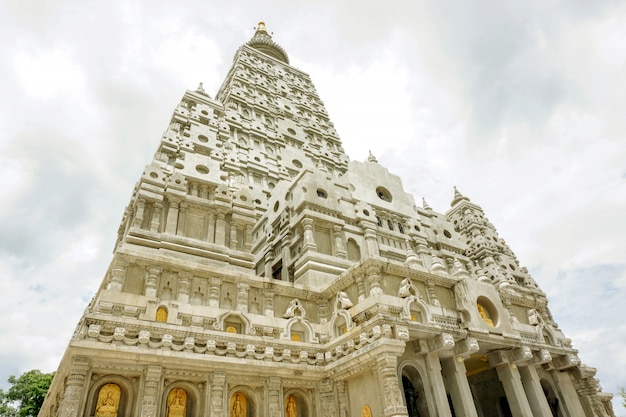 Sanctuaire et réplique de la pagode Inde Bodhgaya au temple WatChongkham, Lamapng, Thaïlande.