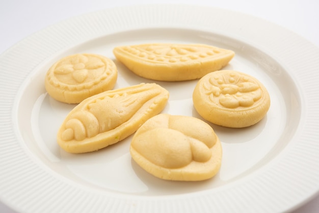 Sandesh ou shondesh est un dessert originaire de l'Inde du Bengale créé avec du lait et du sucre