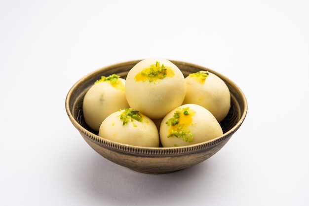 Sandesh ou shondesh est un dessert originaire de l'Inde du Bengale créé avec du lait et du sucre