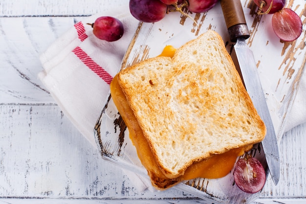 Sandwich au fromage fait maison