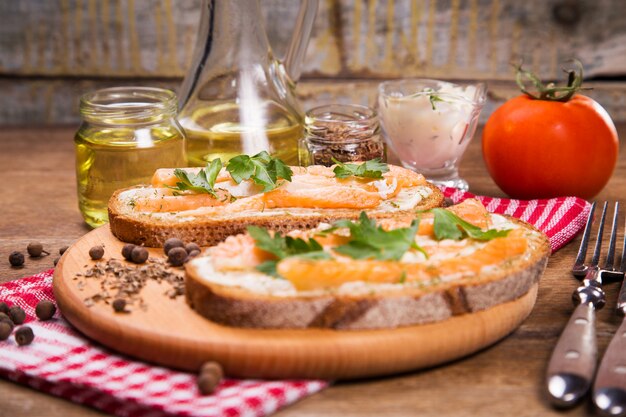 Sandwich au poisson rouge