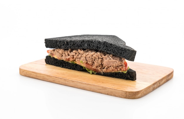 sandwich au thon et au charbon