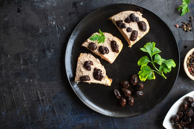 Sandwich frais olives légumes secs apéritif portion plat bio