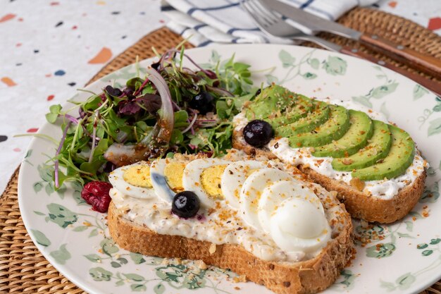 Sandwich ouvert sandwich brunch salade de maïs poulet avocado bœuf bulgogi bulgogi jambon fromage thé brouillard thé latte latte raisin ade ade pomme cannelle latte lavande limonade ade tiramisu fait maison