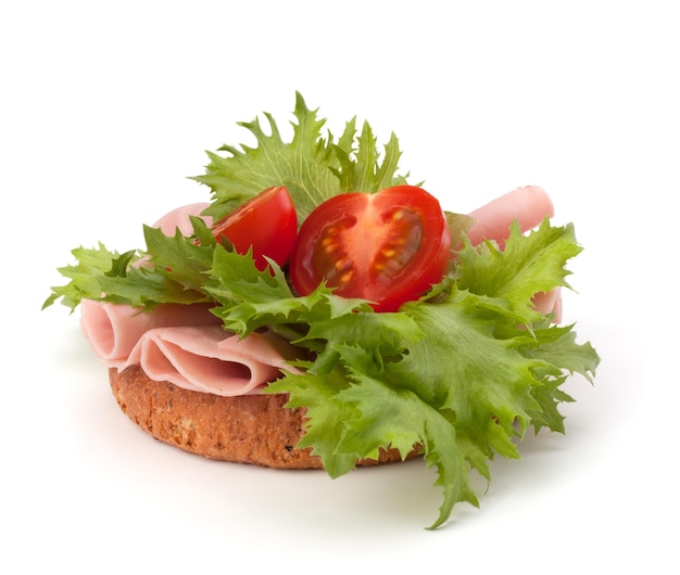 Sandwich sain aux légumes et jambon fumé