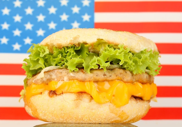 Sandwich savoureux sur le drapeau américain