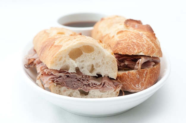 Sandwich à la trempette de bœuf français au jus