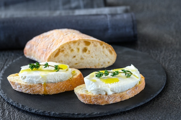 Sandwiches avec ciabatta et mozzarella