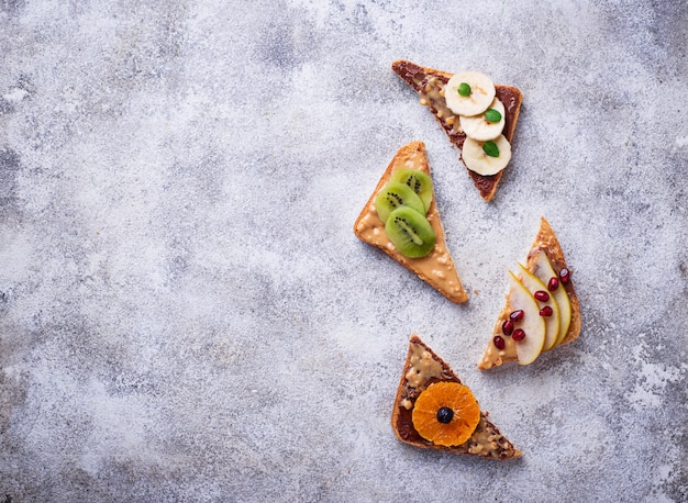 Sandwiches santé au beurre de cacahuète et aux fruits