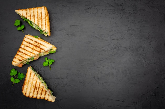 Sandwiches Triangulaires Sur Ardoise Avec Espace Copie