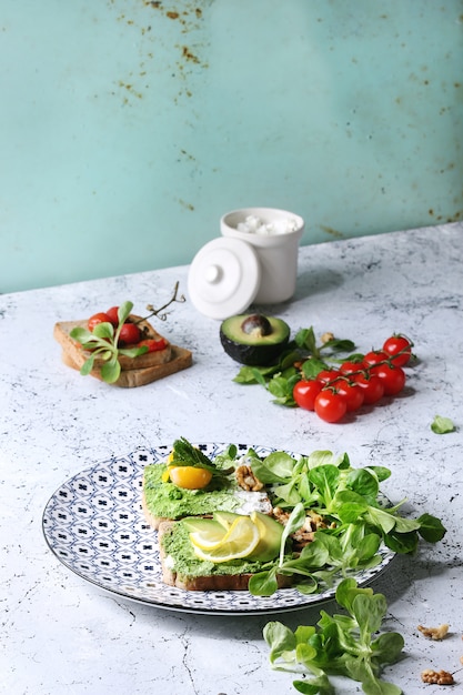 Sandwiches végétariens à l&#39;avocat