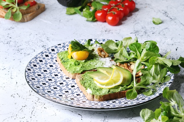 Sandwiches végétariens à l&#39;avocat