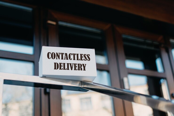 Photo sans contact, concept de livraison d'expédition. boîte en carton