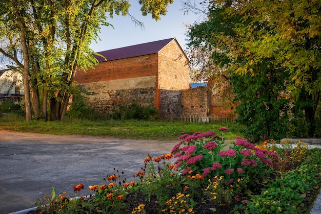 Photo sans fenêtres sans portes à ostrov à pskov