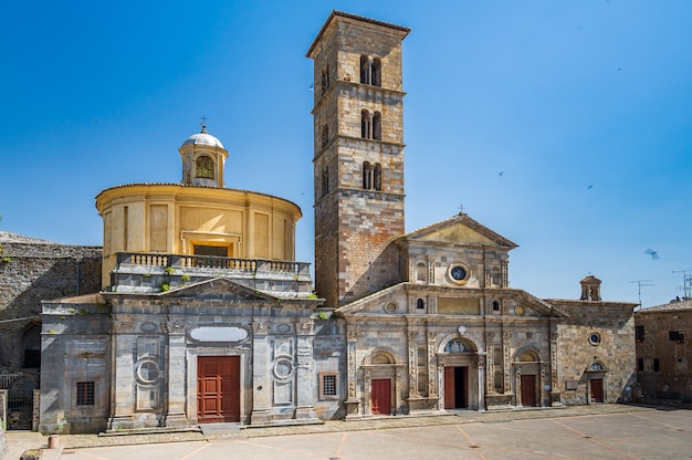 Santa Cristina est une basilique catholique romaine à Bolsena, Latium, Italie. L'église est surtout connue pour être le site d'un miracle eucharistique en 1263