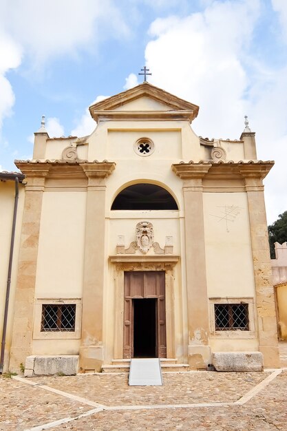 Santa Severa Italie Façade de l'église catholique de Sainte Maria Assunta Chiesa di Maria Assunta