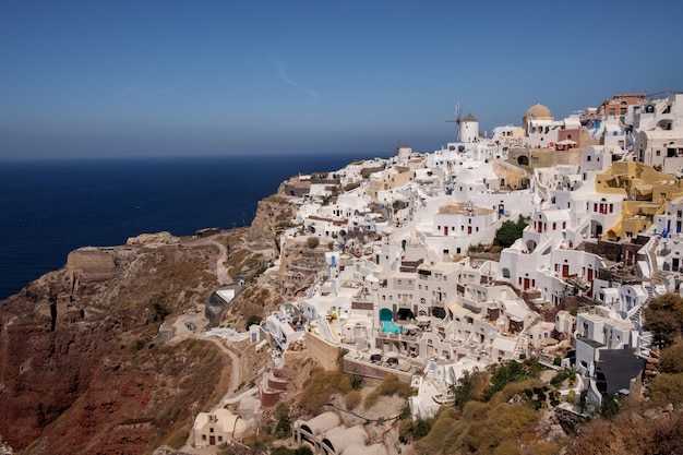 Santorin, Grèce, Oia village sur le versant de la montagne