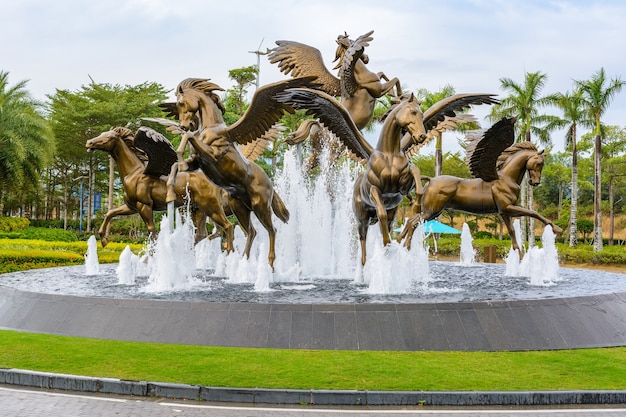 Sanya, Hainan, Chine - 19 février 2020 : Atlantis Sanya Resort, le complexe et parc aquatique le plus luxueux, assis près de la magnifique côte de la baie de Haitang.