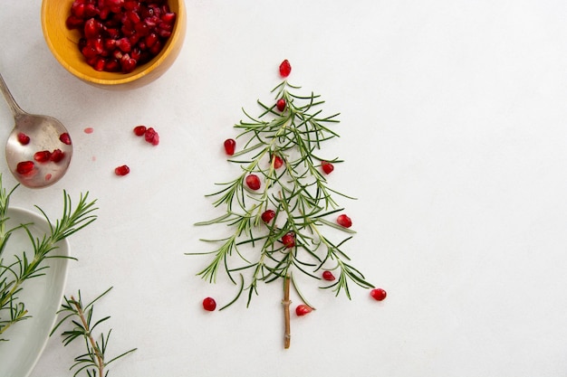 Sapin de Noël au romarin et à la grenade