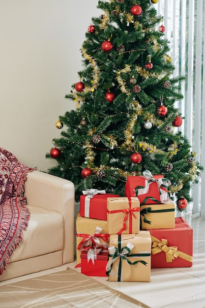 Sapin de Noël et cadeau