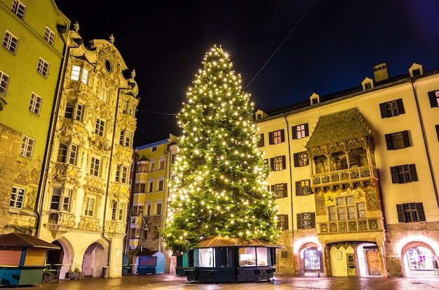 Sapin de Noël dans le centre-ville d'Innsbruck - Autriche