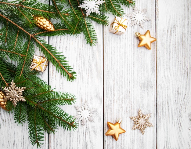 Sapin de Noël avec décoration