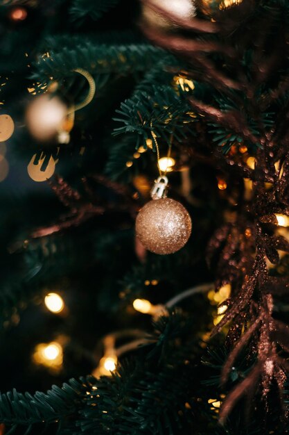 Sapin de Noël. Décorations de Noël. Ambiance festive.