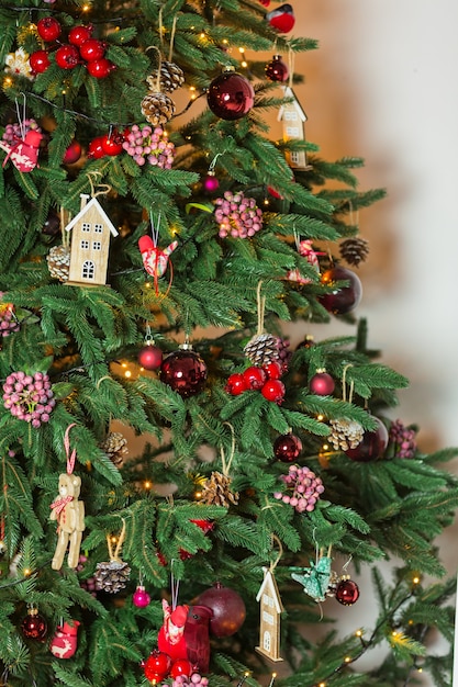 Sapin de Noël et décorations de Noël et du nouvel an. Fermer