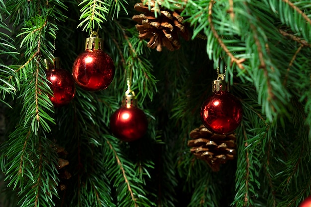 Sapin de Noël avec fond d'écran de boules de Noël Sapin de Noël en arrière-plan