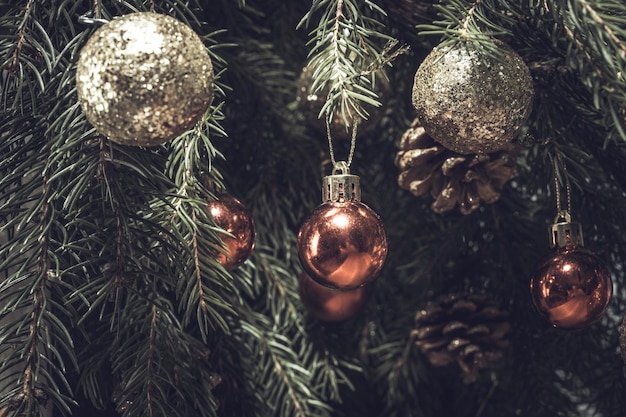 Sapin de Noël avec fond d'écran de boules de Noël Sapin de Noël en arrière-plan