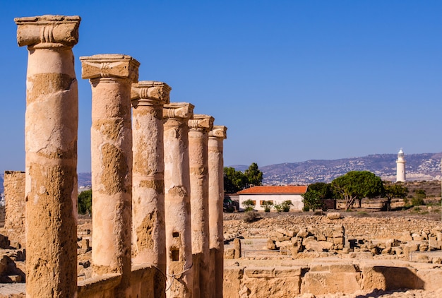 Photo saranta kolones ou château de quarante colonnes est une forteresse médiévale en ruine à l'intérieur du parc archéologique de paphos à chypre