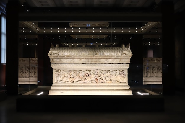 Photo sarcophage d'alexandre dans les musées archéologiques d'istanbul istanbul turquie