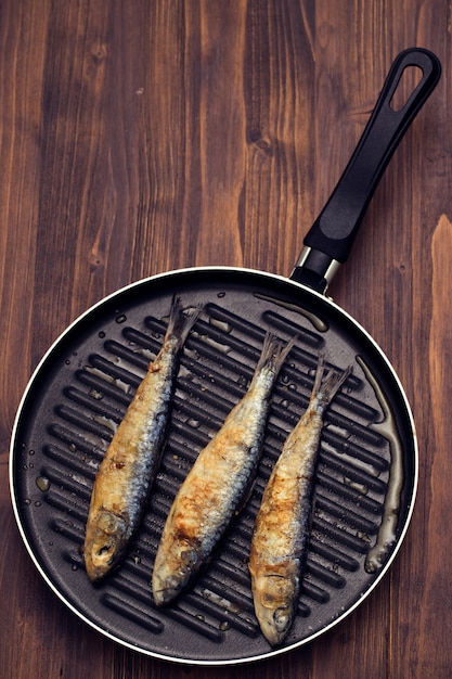 Photo sardines grillées sur poêle