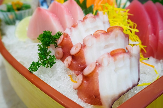 Sashimi frais sur glace