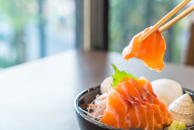 sashimi de saumon frais