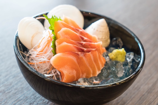 sashimi de saumon frais