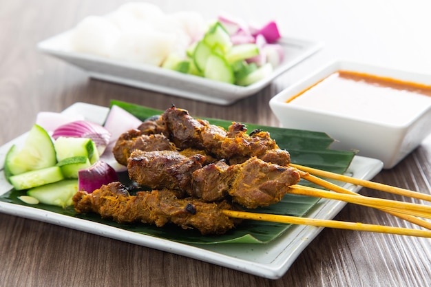 Satay De Bœuf Malais Avec Une Délicieuse Sauce Aux Arachides