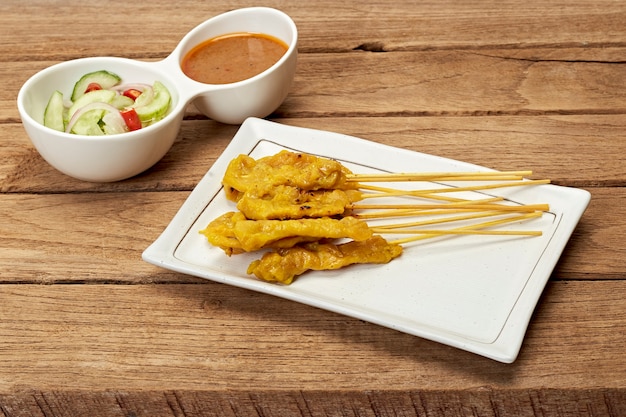 Satay de porc et sauce aux arachides