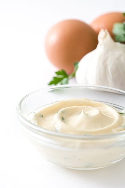 Photo sauce aioli et ingrédients isolés