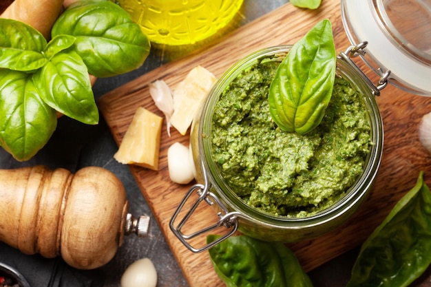 Sauce au pesto maison