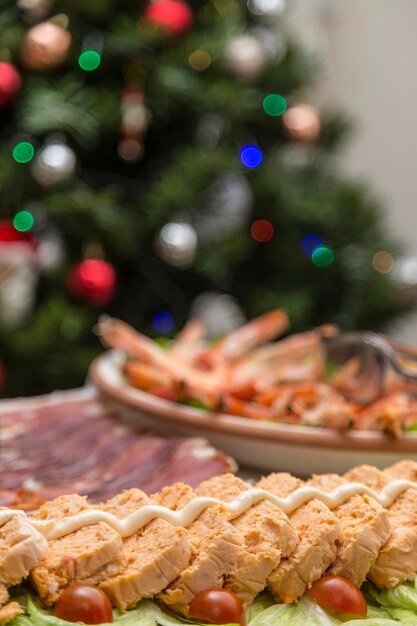 Sauce de charcuterie de fruits de mer de gâteau de poisson préparée pour le festival d'abondance de buffet de Noël