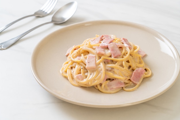 sauce crémeuse blanche spaghetti au jambon