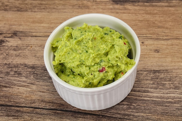 Sauce guacamole à l'avocat avec piment