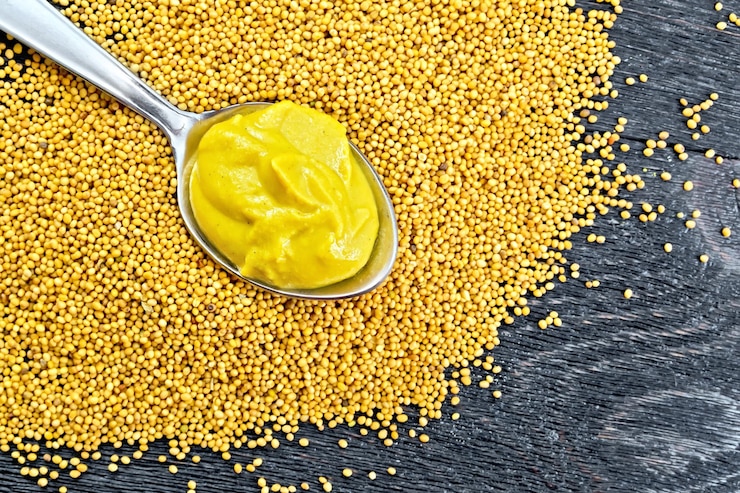 Photo sauce moutarde dans une cuillère sur le dessus des graines